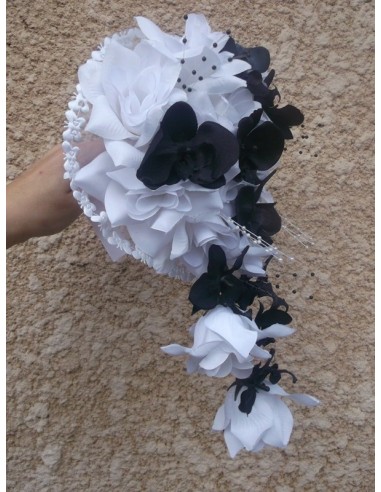Bouquet de Mariage thème Cascade Noir & Blanc avec des Orchidées