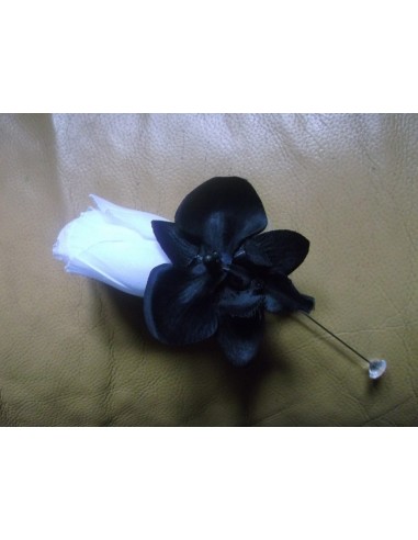 Bouquet de Mariage thème Cascade Noir & Blanc avec des Orchidées