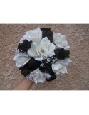Bouquet de mariée et boutonnière thème chocolat avec roses, perles