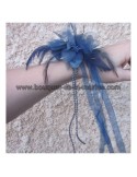 Bracelet de fleurs pour mariage fait avec rose, perles et rubans bleu