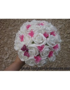 Bouquet de mariée Rond avec Roses blanches et fushia, perles