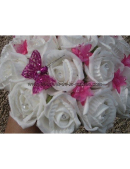 Bouquet de mariée Rond avec Roses blanches et fushia, perles