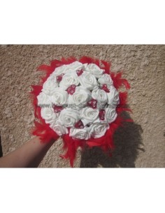 Bouquet de mariée Rond Eclatant avec roses et diamants rouges