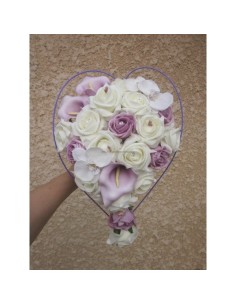 Bouquet de fleurs pour mariage type Cascade avec un coeur de roses parme