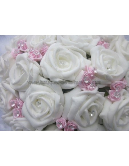 Bouquet de mariage Féerique fait avec des roses et plumes blanche