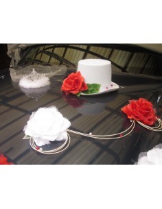 Décoration de voiture de mariage avec chapeau et diadème blanc 2