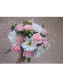 Bouquet de la mariée Splendide fait des marguerites et roses perlées