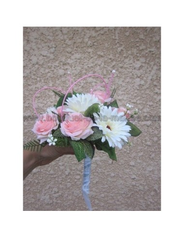 Bouquet de la mariée Splendide fait des marguerites et roses perlées