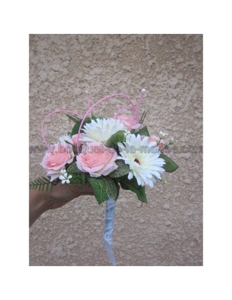 Bouquet de la mariée Splendide fait des marguerites et roses perlées