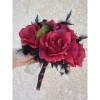 Bouquet rouge et noir plumes et perles