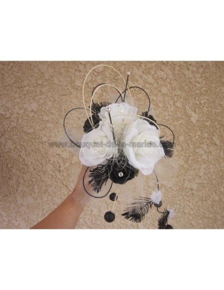 Bouquet de mariee Moderne Noir et Blanc avec roses,plumes,perles