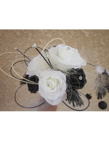 Bouquet de mariee Moderne Noir et Blanc avec roses,plumes,perles