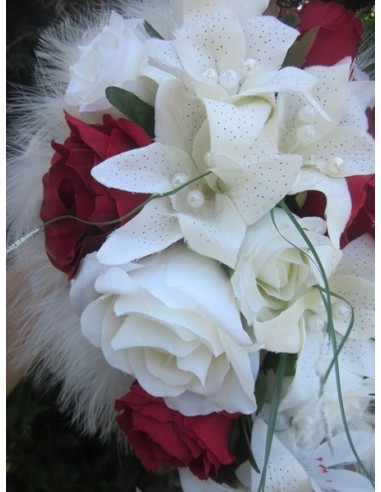Bouquet de Mariée Tombant avec des lys, des roses et des perles