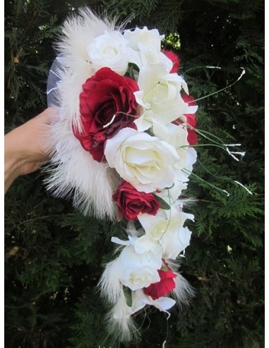 Bouquet de Mariée Tombant avec des lys, des roses et des perles