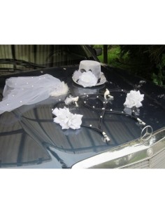 Décoration de voiture des mariés: chapeau, voile noir, blanc, gris