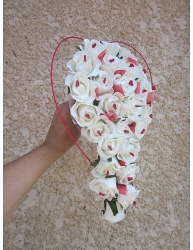 Bouquet mariage cascade thème roses et coeurs rouge, original!