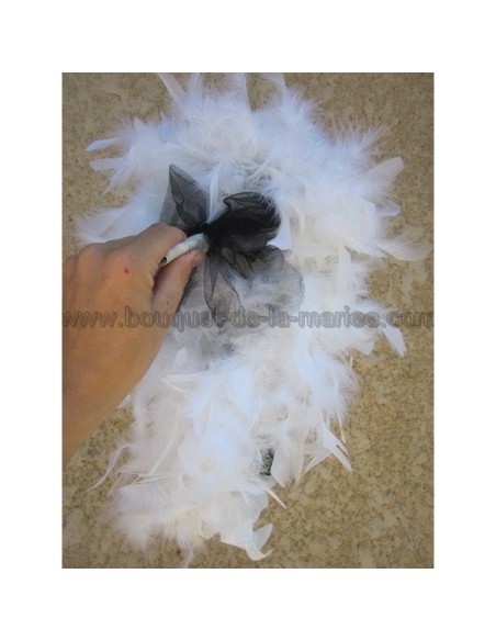 Bouquet de Mariée tombant fait de Lys, Perles, Roses et Plumes