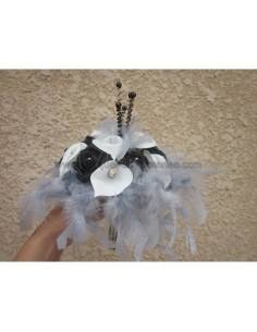 Bouquet de la mariée Elégant fait d'arums et roses noir, blanc, gris