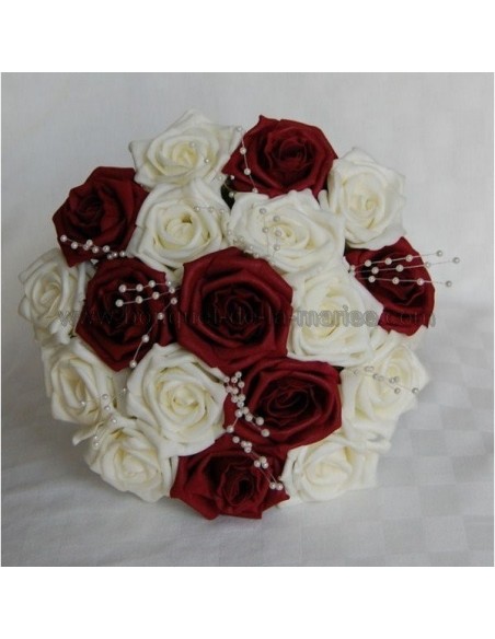 Fleurs de mariee rond thème bordeaux avec roses et diamants Fleurs de mariee rond thème bordeaux avec roses et diamants