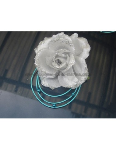 Exceptionnelle composition florale pour mariage thème bleu et argent