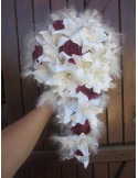 Bouquet de Fleurs Tombant thème Cascade avec lys perles,plumes
