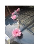 Bouquet décoration de voiture moderne avec des marguerites rose