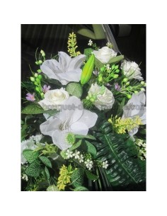 Grande composition florale de mariage avec lys et roses blanches 2