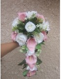 Bouquet de mariage avec des Arums roses et des Roses blanches