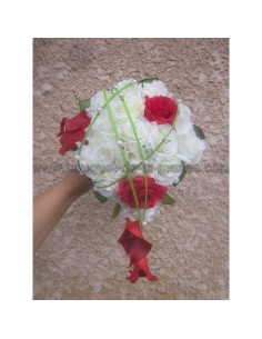Bouquet de Mariage Cascade thème rouge et vert avec des roses