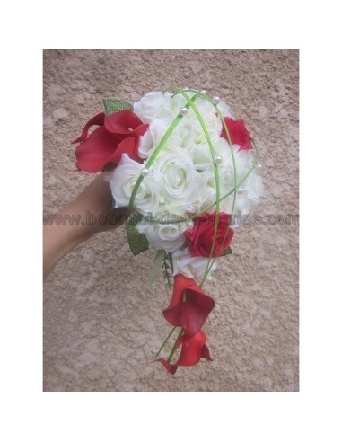 Bouquet de Mariage Cascade thème rouge et vert avec des roses