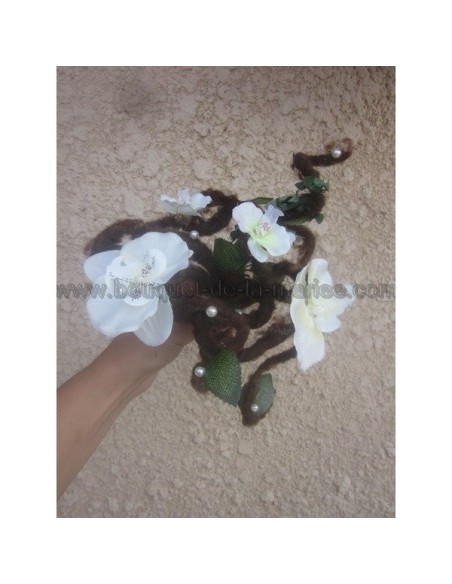 Bouquet de mariage rond thème "forêt" avec orchidées et perles