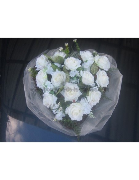 Beau Bouquet de voiture pour mariage thème "coeur de roses"