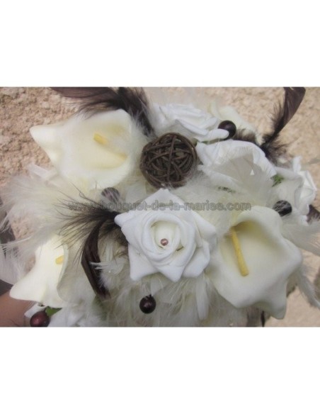 Bouquet de Mariage stylé thème ivoire, chocolat et plumes