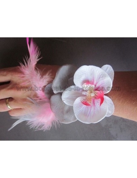 Bracelet de mariage fait d'orchidées roses / gris et de plumes