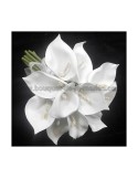 Petit bouquet pour demoiselle d\'honneur fait avec des arums