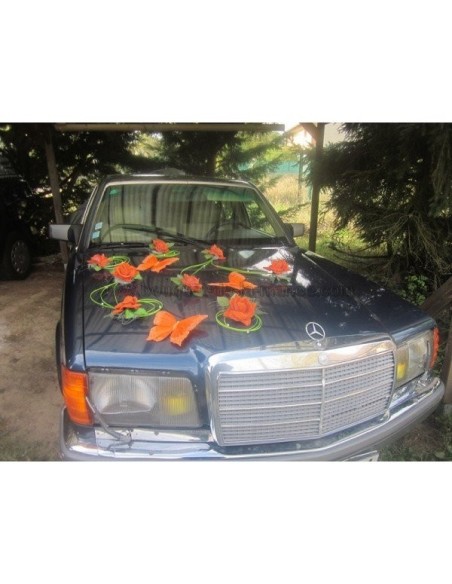 Decoration de voiture mariage orange et vert avec papillons
