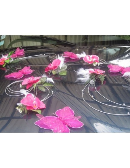 Composition de voiture pour mariage thème fuchsia avec orchidées Composition de voiture pour mariage thème fuchsia avec orchidées