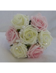Bouquet Demoiselle honneur fait avec des roses, diamants fantaisie