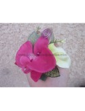 Bracelet orchidée pour mariage fait avec des arums fuschia et anis