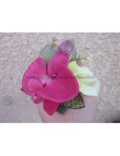 Bracelet orchidée pour mariage fait avec des arums fuschia et anis