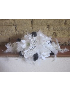 Décoration table de mariage avec des Lys et roses noires et blanches
