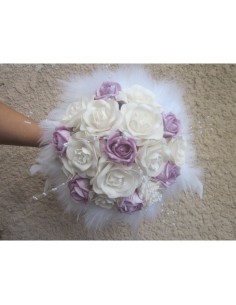 Bouquet de marie rond avec belles roses et plumes haut de gamme