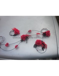 Décoraton voiture de mariage thème rouge et noir avec des roses 2
