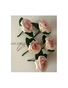 5 boutonnières mariage couleur rose tendre avec des feuilles vertes