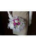 Bouquet de mariee Rond avec roses, arums, plumes fuchsia / argent