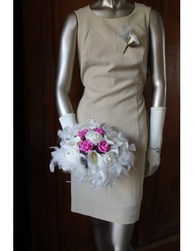 Bouquet de mariee Rond avec roses, arums, plumes fuchsia / argent