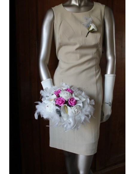 Bouquet de mariee Rond avec roses, arums, plumes fuchsia / argent
