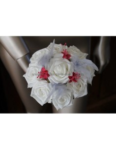 Bouquet demoiselle d'honneur avec fleurs fuchsia et roses blanches