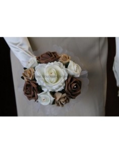 Bouquet demoiselle d'honneur fait avec des roses chocolat, caramel