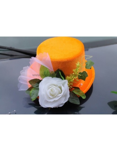 Décoration voiture mariage blanc et orange chapeau